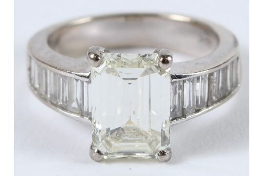 A superb emerald cut diamond ring with baguette shoulders. Diamond 3ct. C